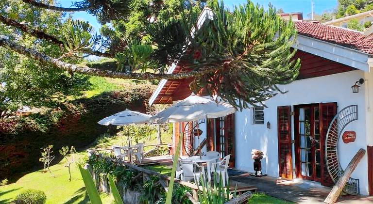 Lodge with garden & barbeque in Campos