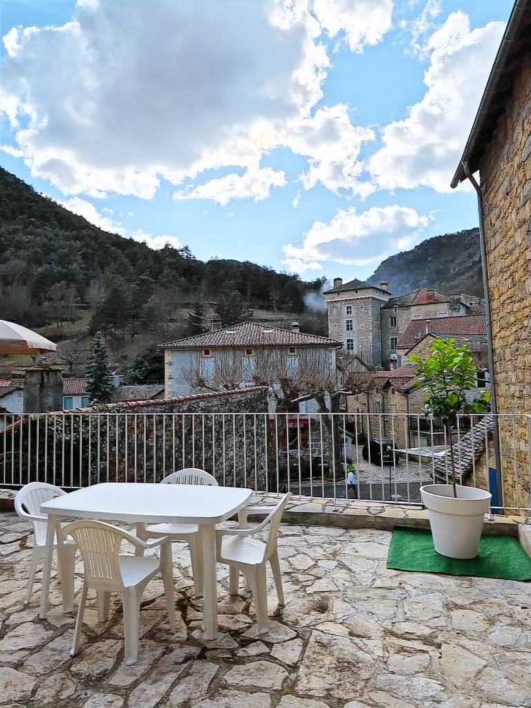 Vacation Home with Stunning Mountain Views and Wi-Fi in Peyreleau in Millau