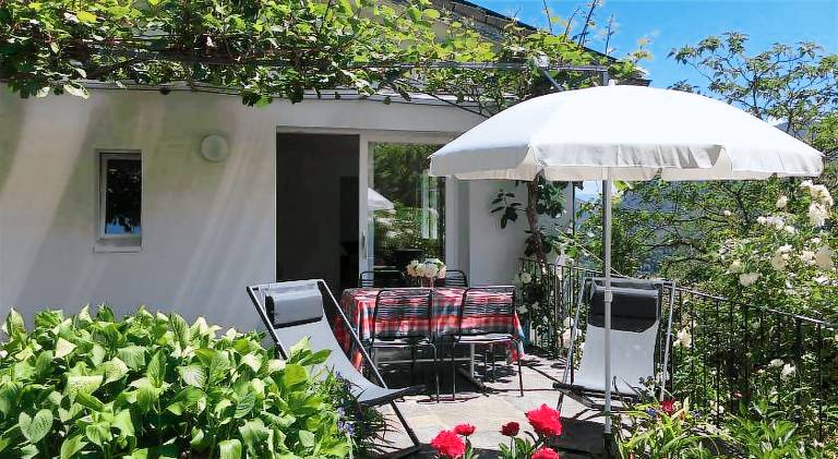 Lovely house with patio & yard | Pets are welcome — photo 4