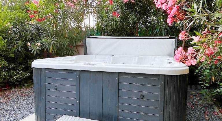 Pleasant vacation home with hot tub | Dogs allowed — photo 4