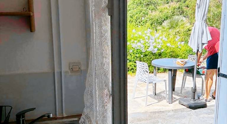 Dedicated room with patio & garden — photo 5
