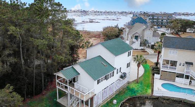 Vacation home with 4 rooms for 10 persons in Garden City, SC