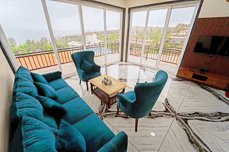 Fully equipped villa with barbecue, yard & pool | Perfect for remote work | Pet-friendly — photo 3