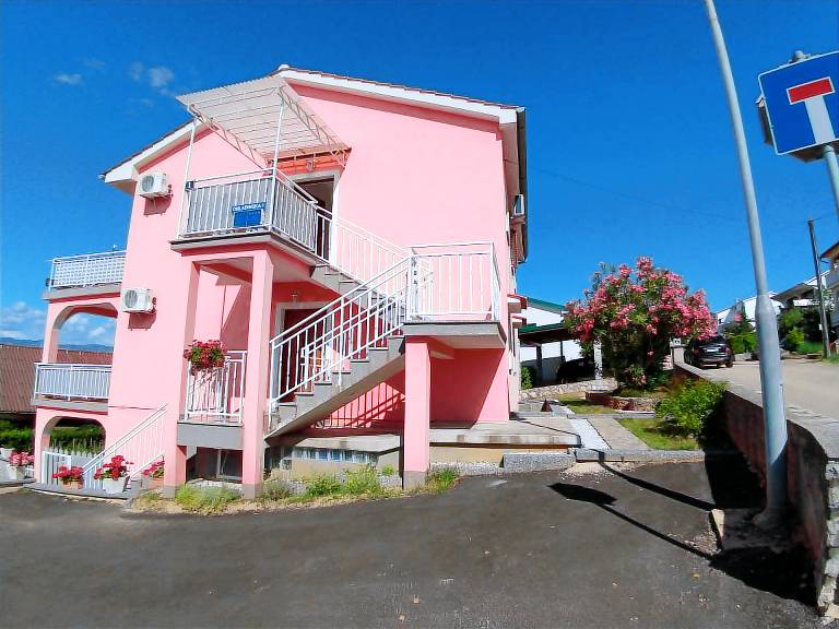 Studio flat with balcony and sea view Njivice, Krk (AS-15904-a) in Omisalj