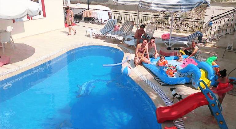 Serviced apartment with pool, terrace & barbecue — photo 2