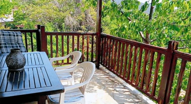 Vacation home with yard & patio — photo 3