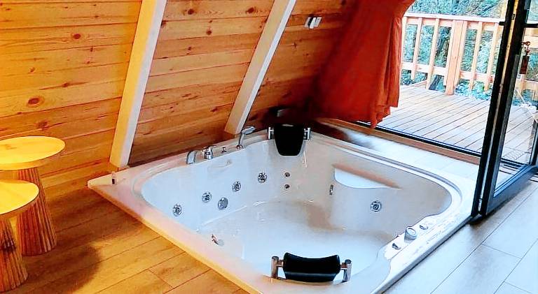 Chalet with pool, terrace & hot tub — photo 3