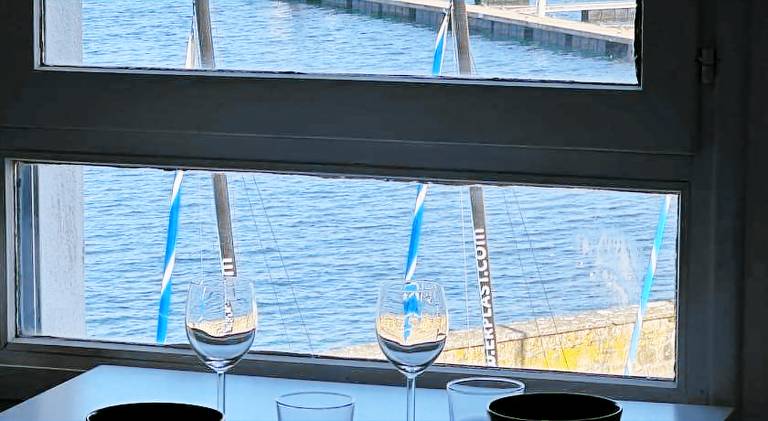 Holiday apartment with 1 room for 4 persons in Douarnenez