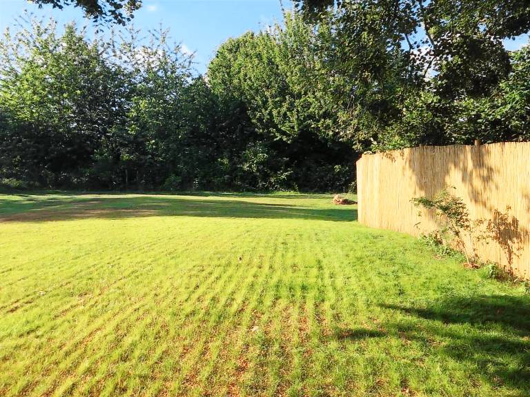 Gite with barbeque, yard & patio — photo 2
