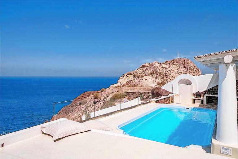 Family-oriented villa with private pool, jacuzzi & terrace | Sea view | Close to the beach | Pet-friendly — photo 2