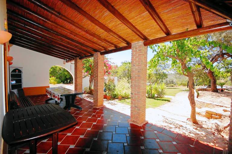 Fully equipped villa with terrace, barbecue & hot tub | Pool view | Pets are welcome — photo 4