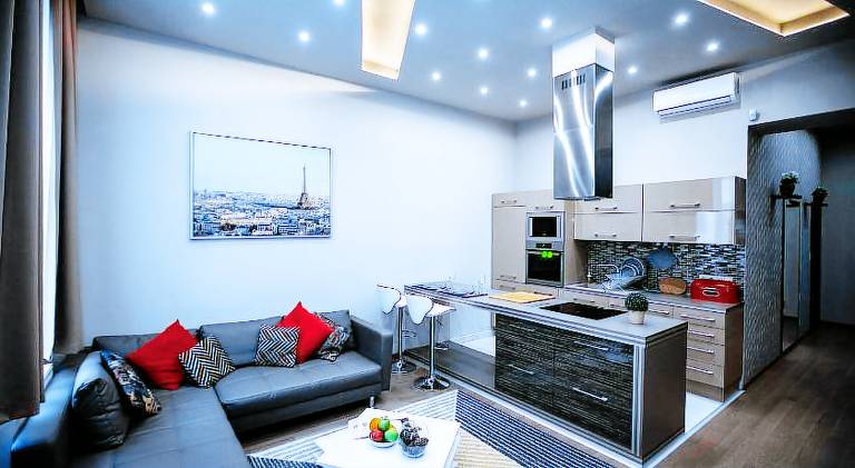 Holiday apartment with yard & sauna | Near Great Market Hall — photo 2