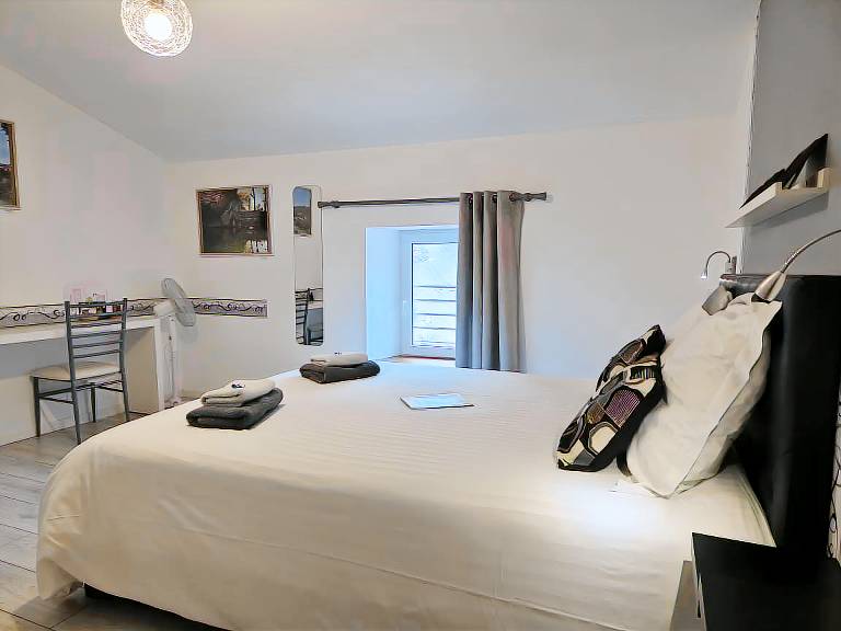 Lovely bed & breakfast with garden & terrace | Garden view | Pet-friendly — photo 3
