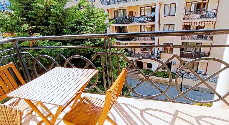 Rental apartment with terrace, garden & pool — photo 5