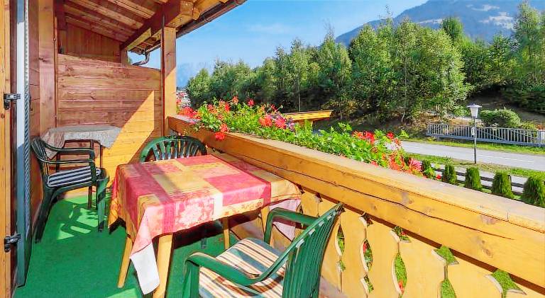 Holiday apartment with terrace & garden — photo 2