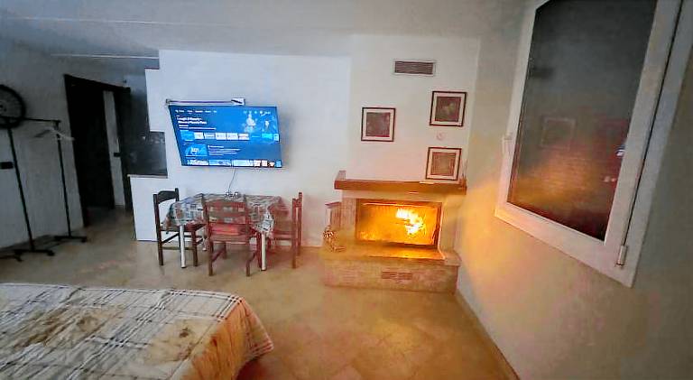 Private room with independent entrance