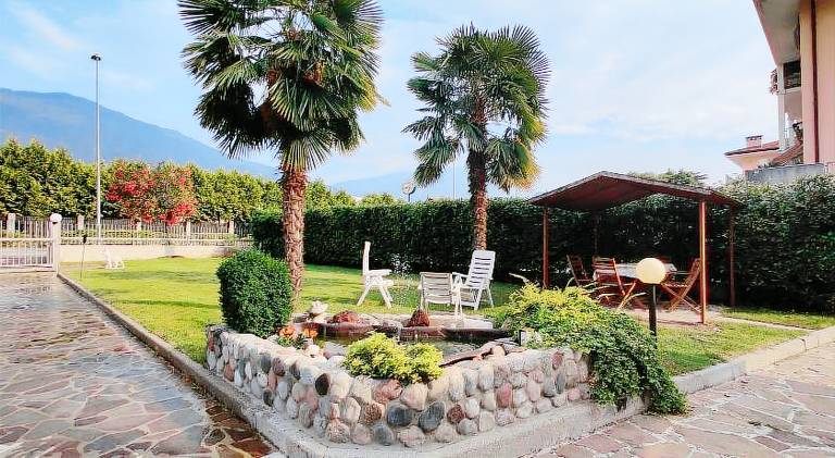Apartment with patio & garden — photo 3