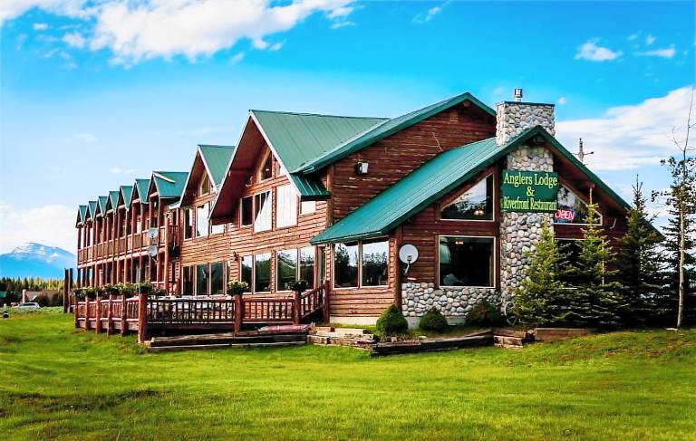 Lodge with terrace, yard & grill | Suitable for remote work | Dogs allowed — photo 4