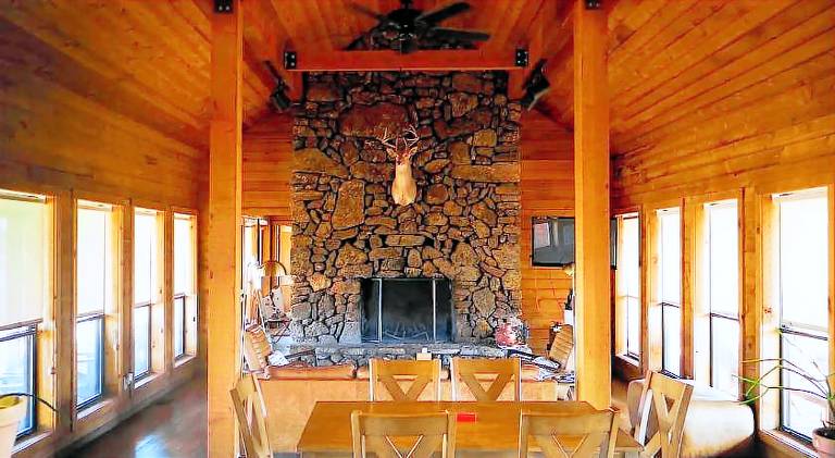 Lodge with terrace in Fort Davis, TX