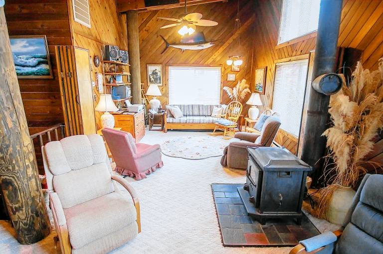 WH1091- Oceanfront- 6 BRs, Cargo Lift, Great Ocean Views Dog Friendly! — photo 4