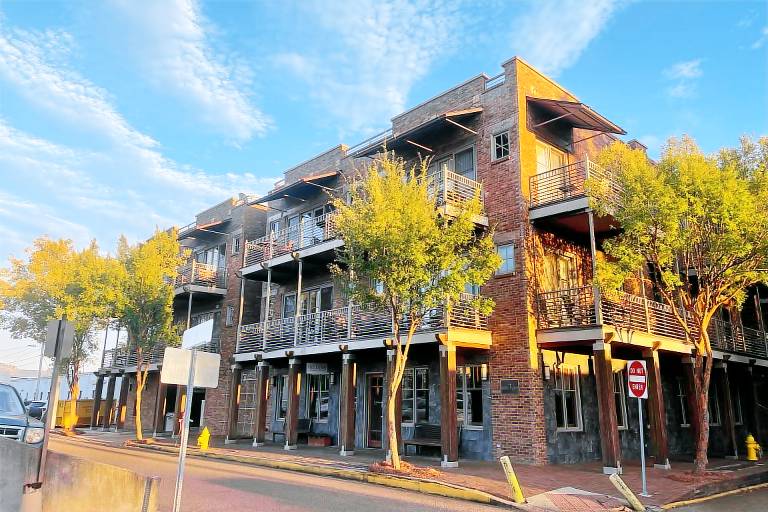 Steps to Oxford Square: Ole Miss Game Day Condo — photo 3