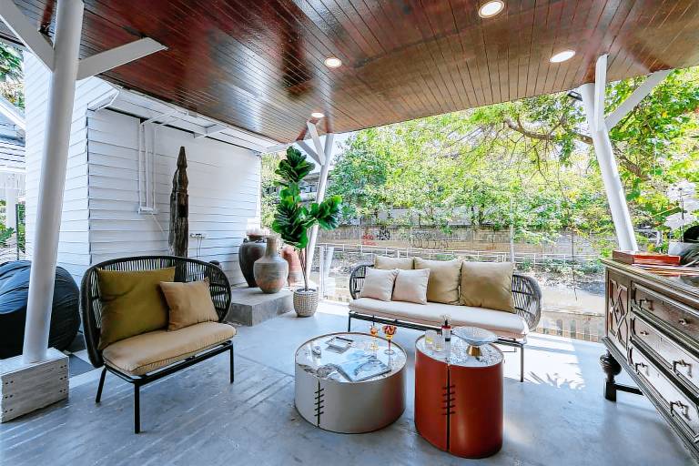 Family-oriented villa with garden, grill & pool | Near Chiang Mai Night Bazaar | Perfect for remote work | Pet-friendly — photo 3