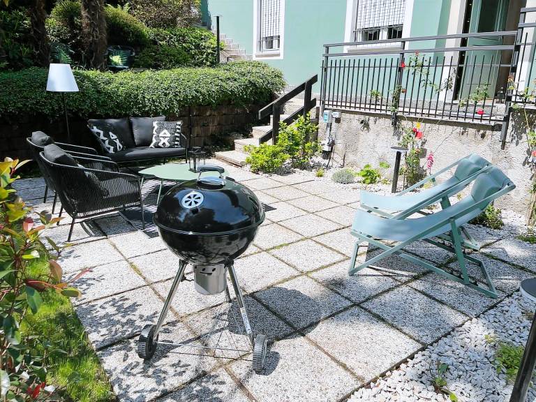 Holiday apartment with grill, yard & patio — photo 5