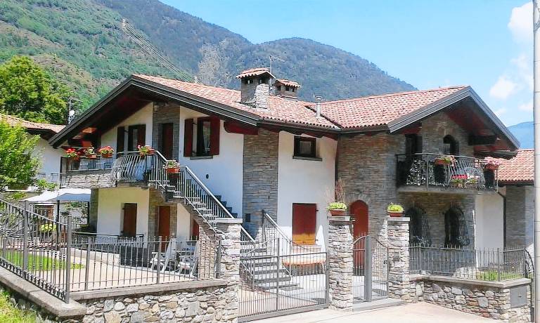 Villa  Santicolo