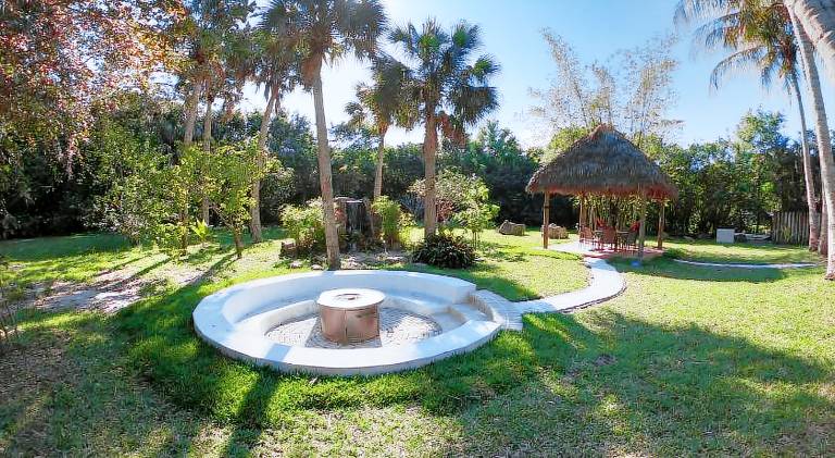 Spacious house with jacuzzi & pool | Pets allowed in Jupiter, FL