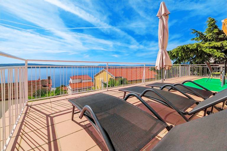 Charming flat just 260 metres from the beach with a fantastic terrace and sea views — photo 5