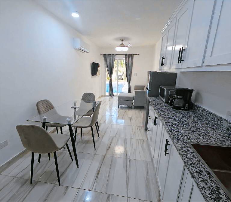Child-friendly apartment with BBQ & pool | Beach nearby | Pets allowed — photo 5