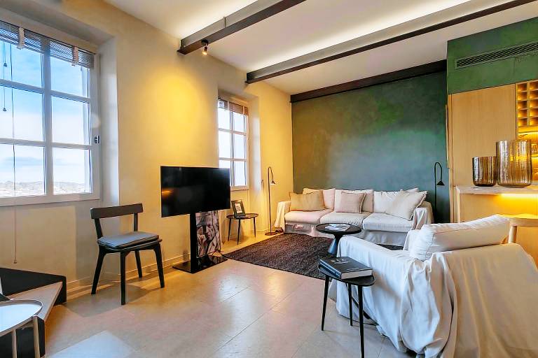 Vacation home with terrace | City view — photo 2