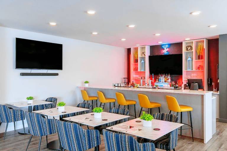 Microtel Inn & Suites Montreal Airport-Dorval QC — photo 3