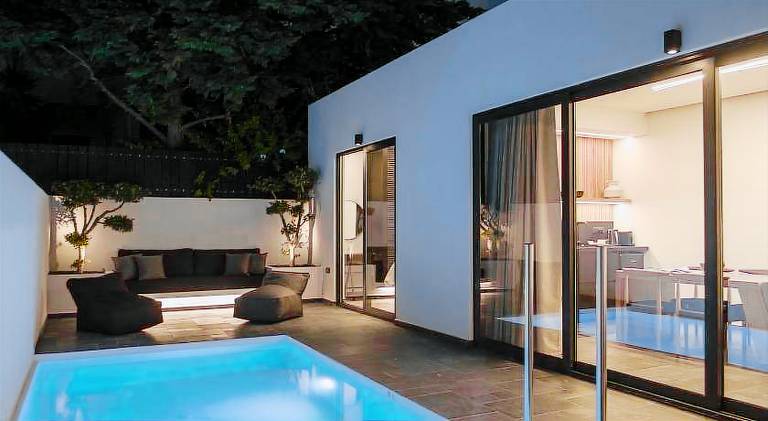 Villa with yard, terrace & private pool in Hersonissos
