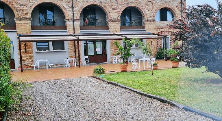 Farm with garden & terrace — photo 3