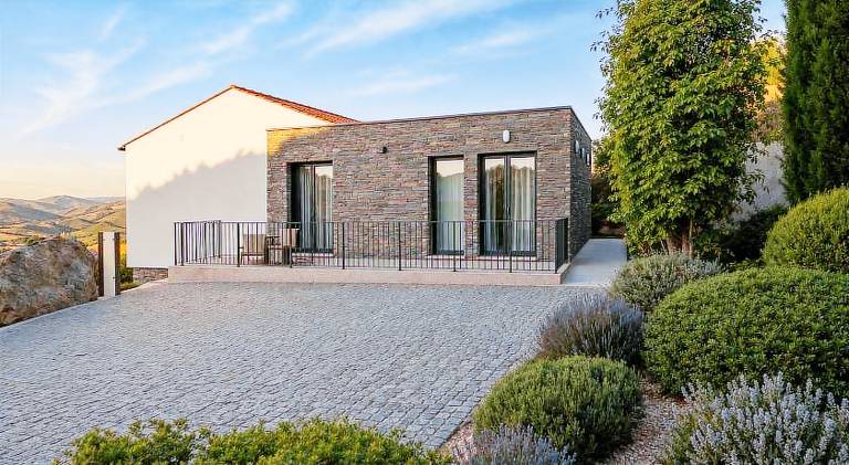 Vacation home with private pool, garden & barbecue — photo 4