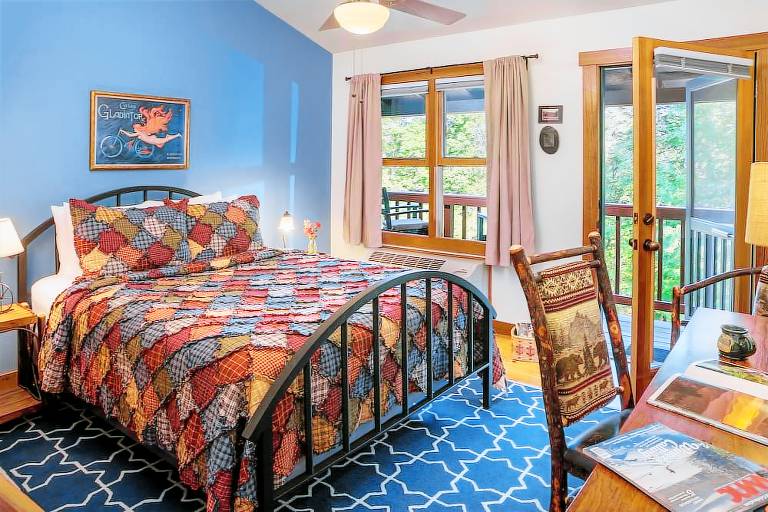 Bed and breakfast  Avery Creek