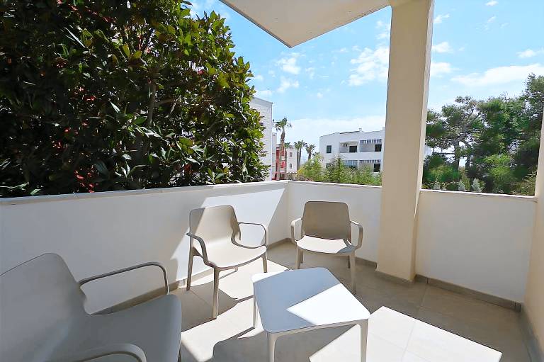 Dedicated room with fast internet | Close to the beach | Pets are welcome — photo 2