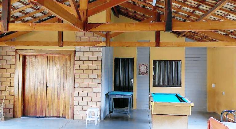 House with pool — photo 2