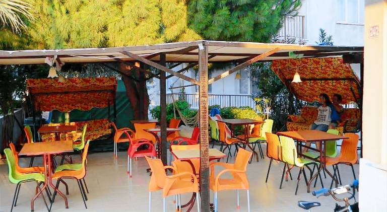 Serviced apartment with terrace, barbeque & yard — photo 2