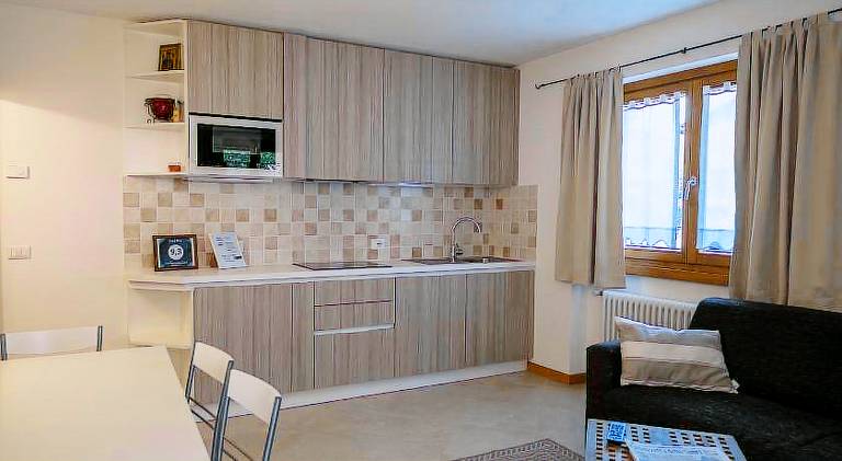 Holiday apartment with terrace & yard — photo 4