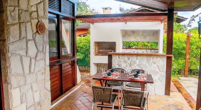 House with pool | Pet-friendly — photo 2