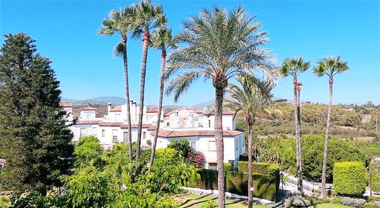 Fully equipped nice vacation home with terrace, yard & pool | Pets are welcome in Estepona