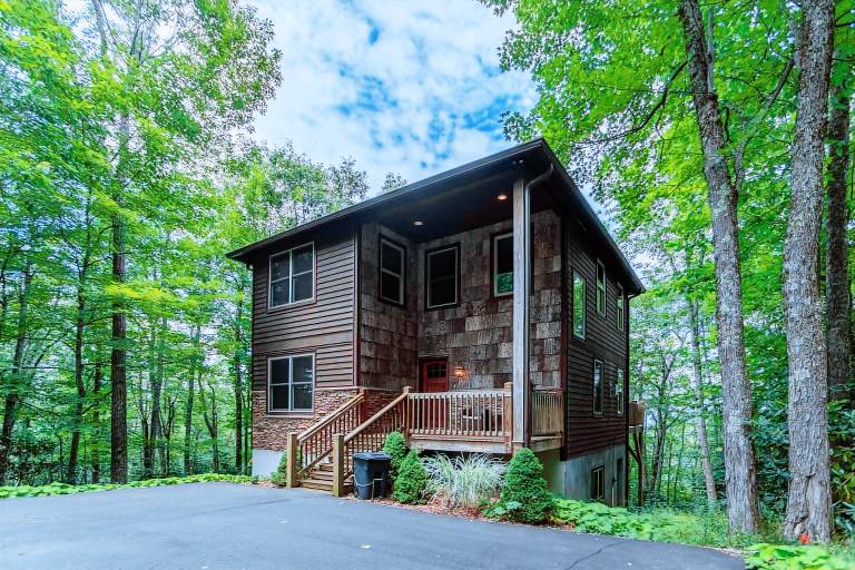 Cabin with patio & grill | Mountain view — photo 2