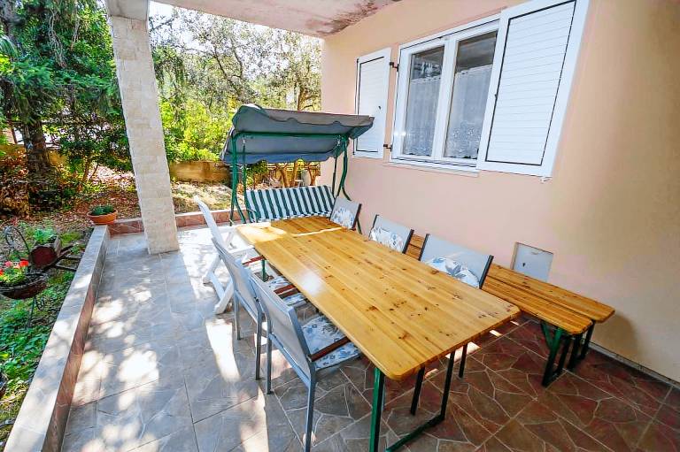 Holiday apartment with private pool, garden & barbecue | Pet-friendly — photo 5