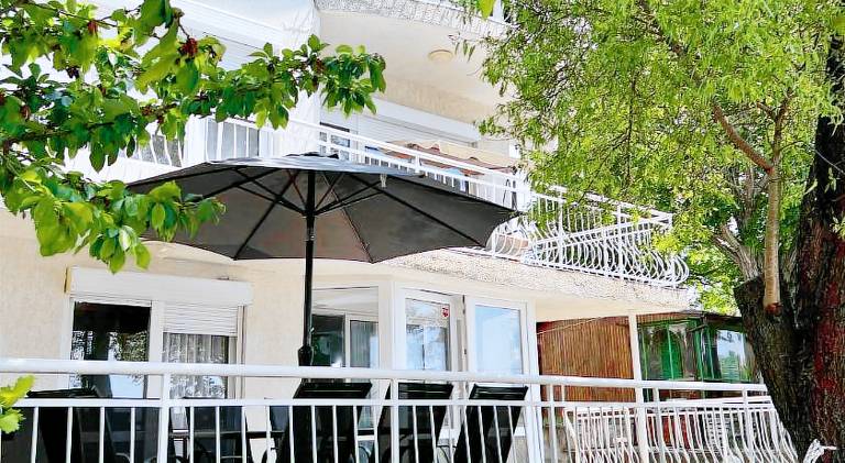 Villa with BBQ, yard & patio | Good for workation in Albena