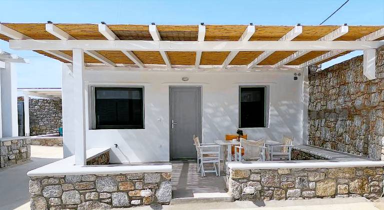 Apartment with pool & patio — photo 5