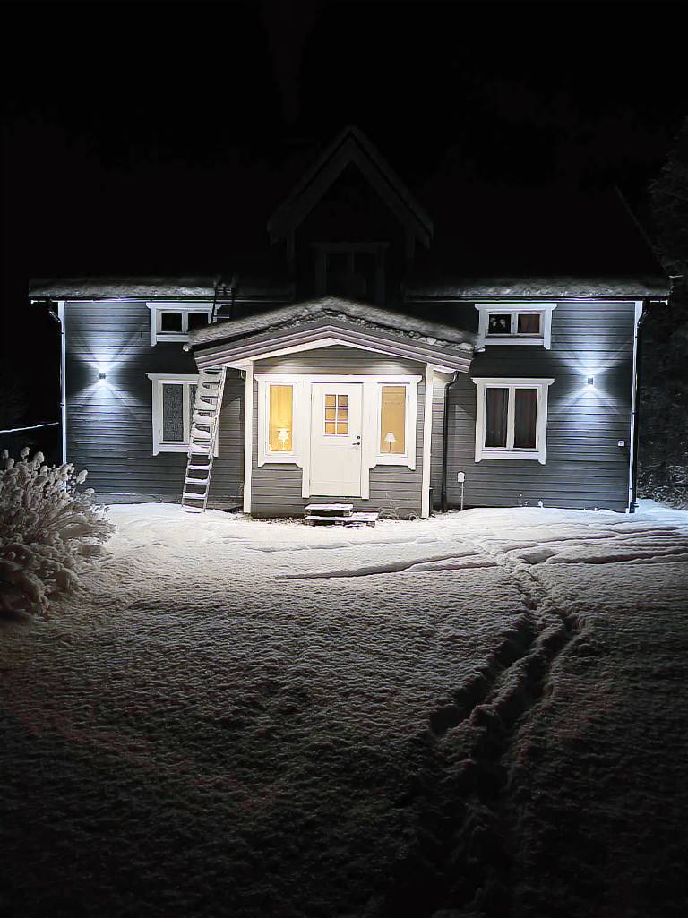 Villa with yard — photo 4