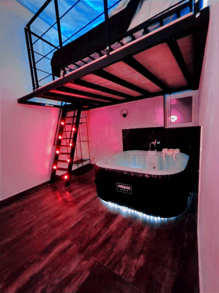 Rental apartment with hot tub — photo 2
