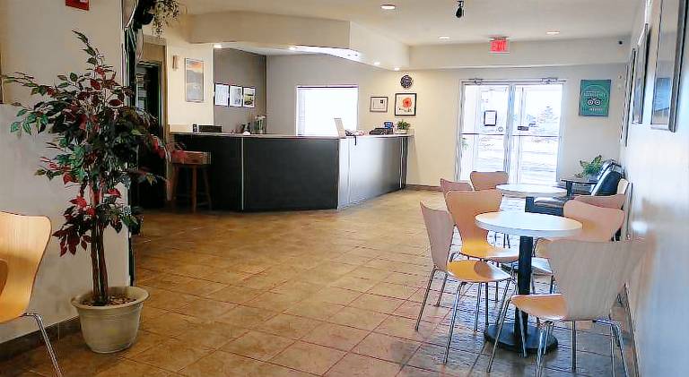 Joys Inn Innisfail, AB — photo 4